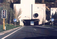 Con un semforo en rojo antes 