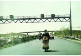 Usted circula conduciendo su m