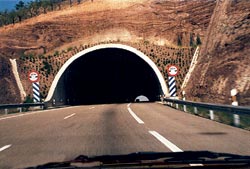 En el interior de un tnel, q