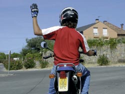 Qu le indica el conductor de