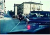 Usted circula conduciendo su m