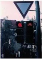 Usted circula conduciendo su m