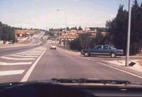 El conductor del vehculo azul