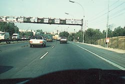 En las autopistas y autovas, 