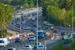 En calzadas con dos carriles p