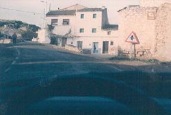 La seal vertical que se ve en